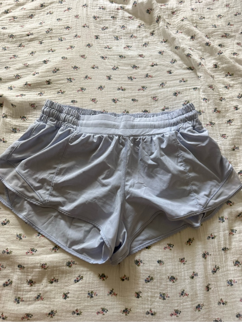 Lululemon Hotty Hot 2.5 in shorts